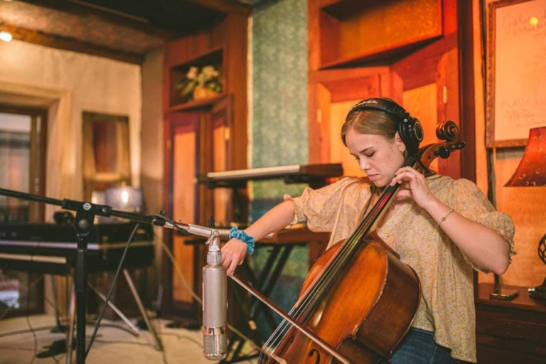 Samara Ginsberg Cello The Story Behind a Modern Classical Music Star